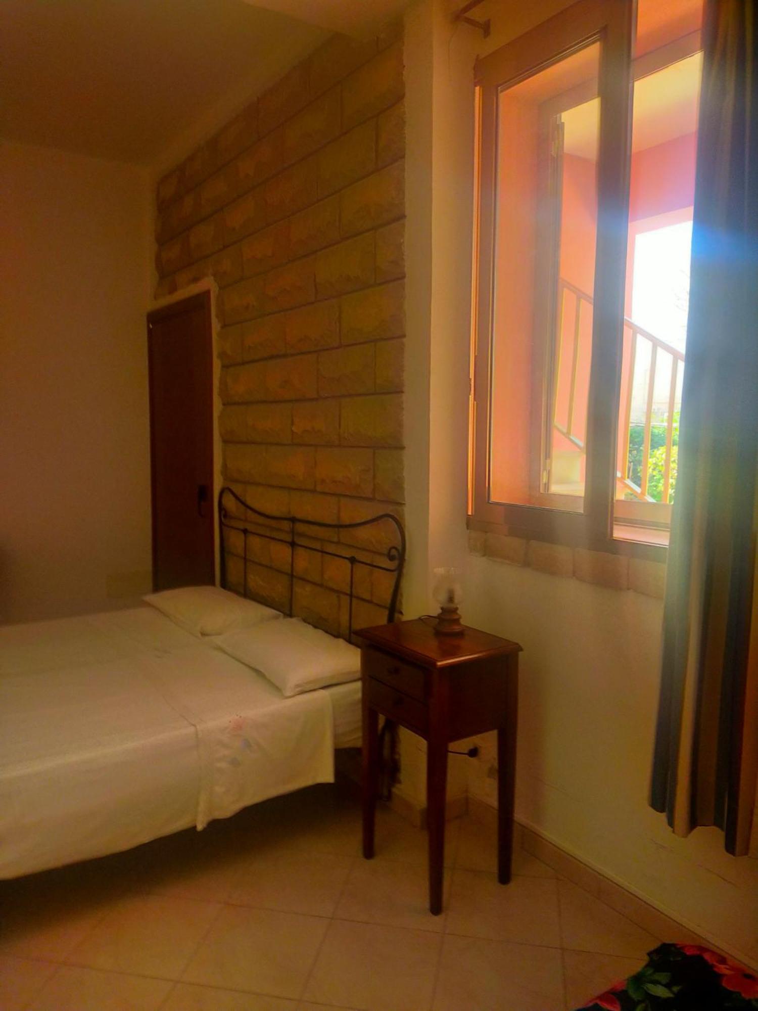 La Rosa Del Deserto Bed & Breakfast Scicli Exterior photo
